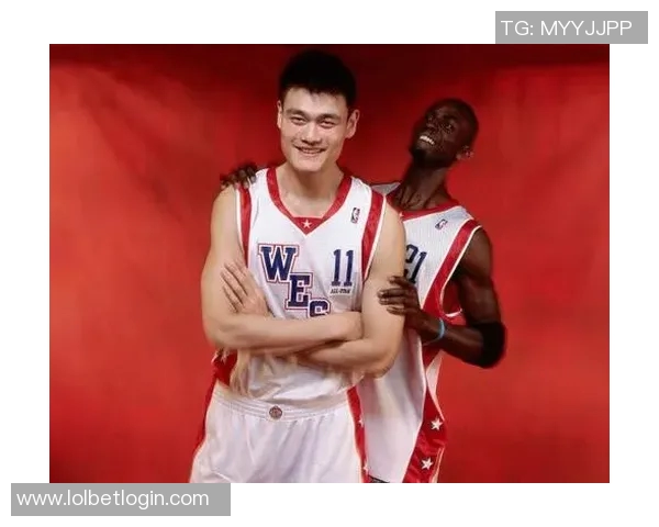 姚明与加内特的对比分析:两位篮球巨星的风格与影响力探讨 姚明与加内特的对比分析:两位篮球巨星的风格与影响力探讨