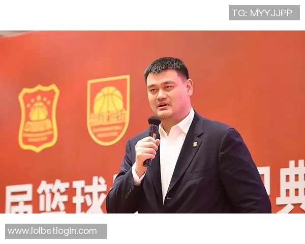 姚明新海报震撼发布展现篮球巨星风采引发球迷热议与期待