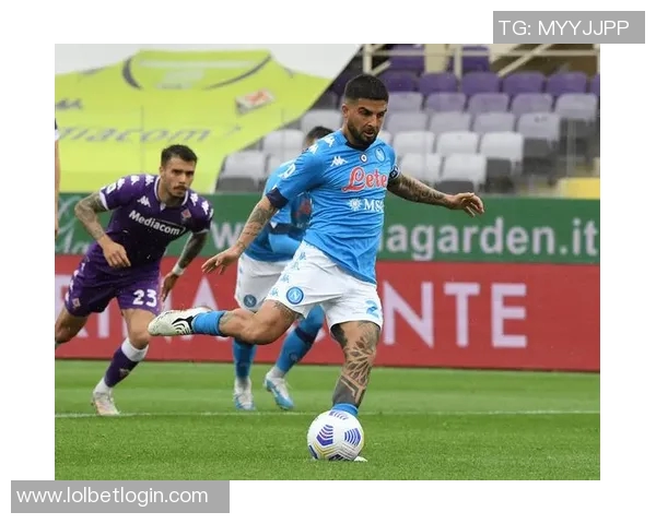 友谊赛精彩回顾：那不勒斯与切尔西1比1平局引发全场热烈反响