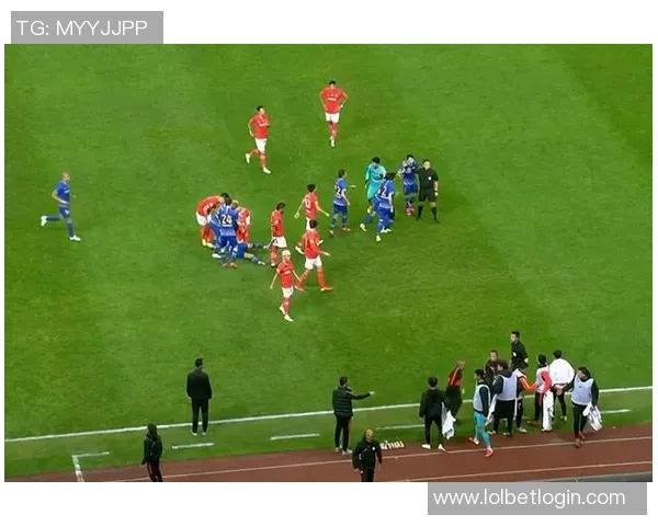 国王杯激战本菲卡逆转里昂争议判罚引发全场热议