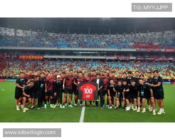 中超赛场惊现冷门拜仁与巴萨激战成平局帽子戏法引发全场沸腾